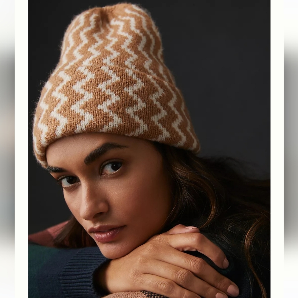 Anthropologie ZigZag beanie in Taupe
